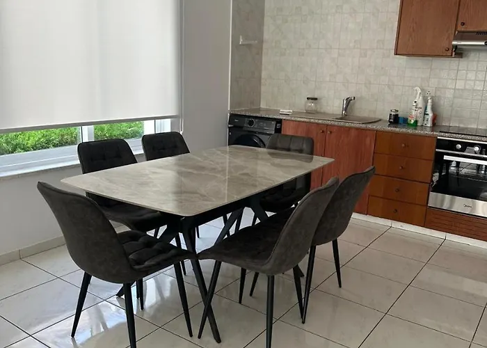 2 Bedroom Sea View Apartment, Molos Complex - By Imh Travel&tours Apartamento Paphos