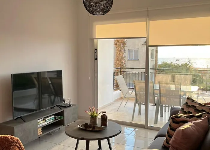 Apartamento 2 Bedroom Sea View Apartment, Molos Complex - By Imh Travel&tours *